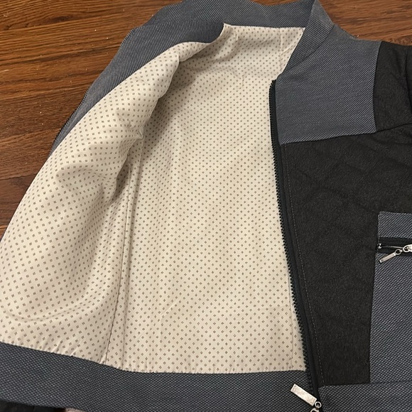 Boys sports jacket size 7 - worn once - Picture 2 of 4